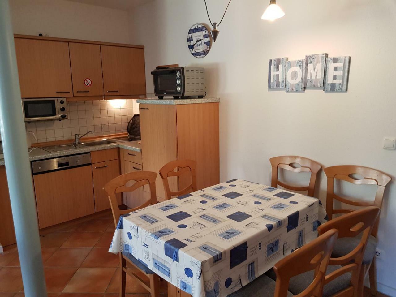 Ferienwohnung 4 Im Haus Am See Mit Wintergarten Und Terrasse Seedorf  Стая снимка
