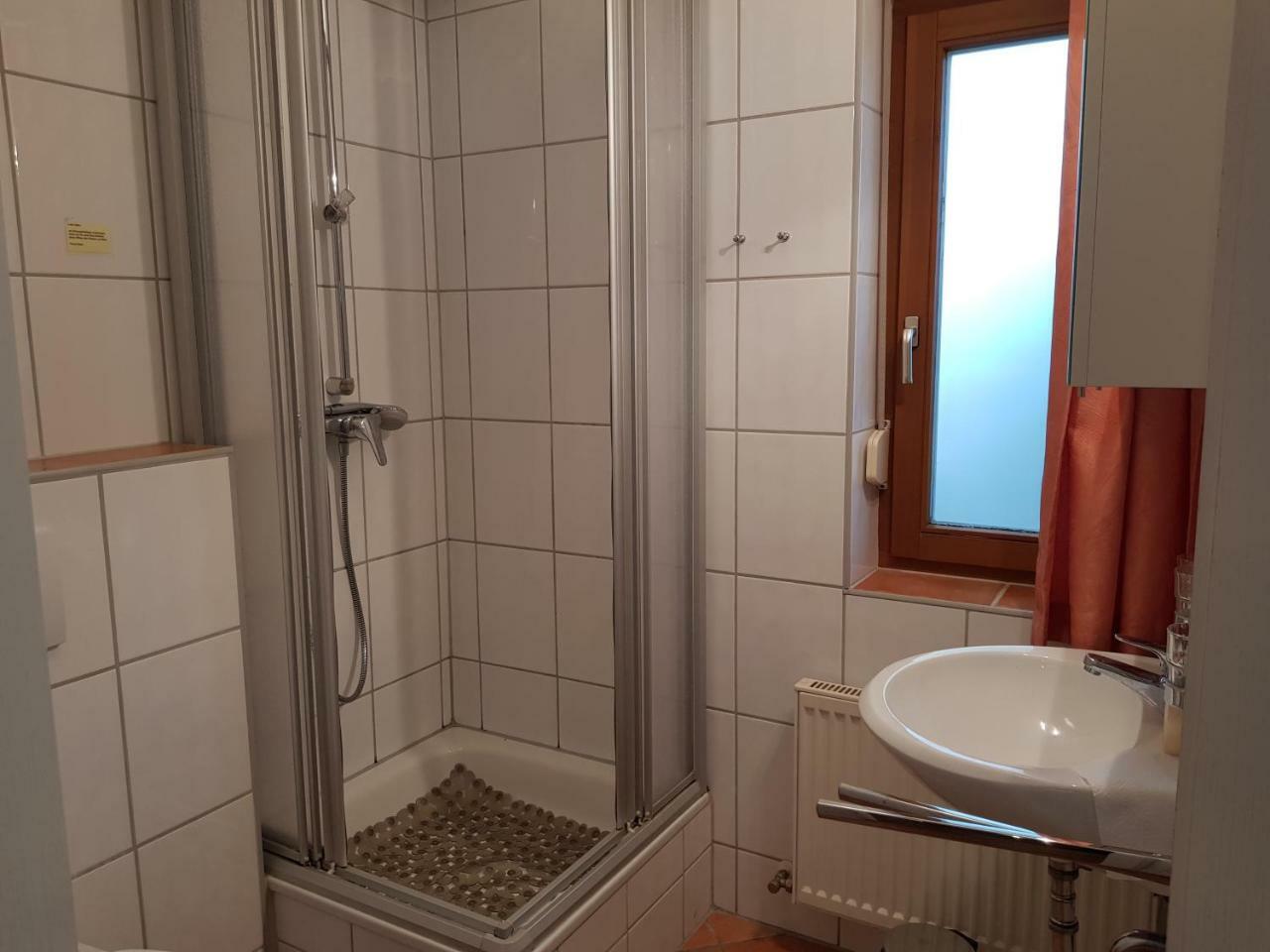 Ferienwohnung 4 Im Haus Am See Mit Wintergarten Und Terrasse Seedorf  Стая снимка